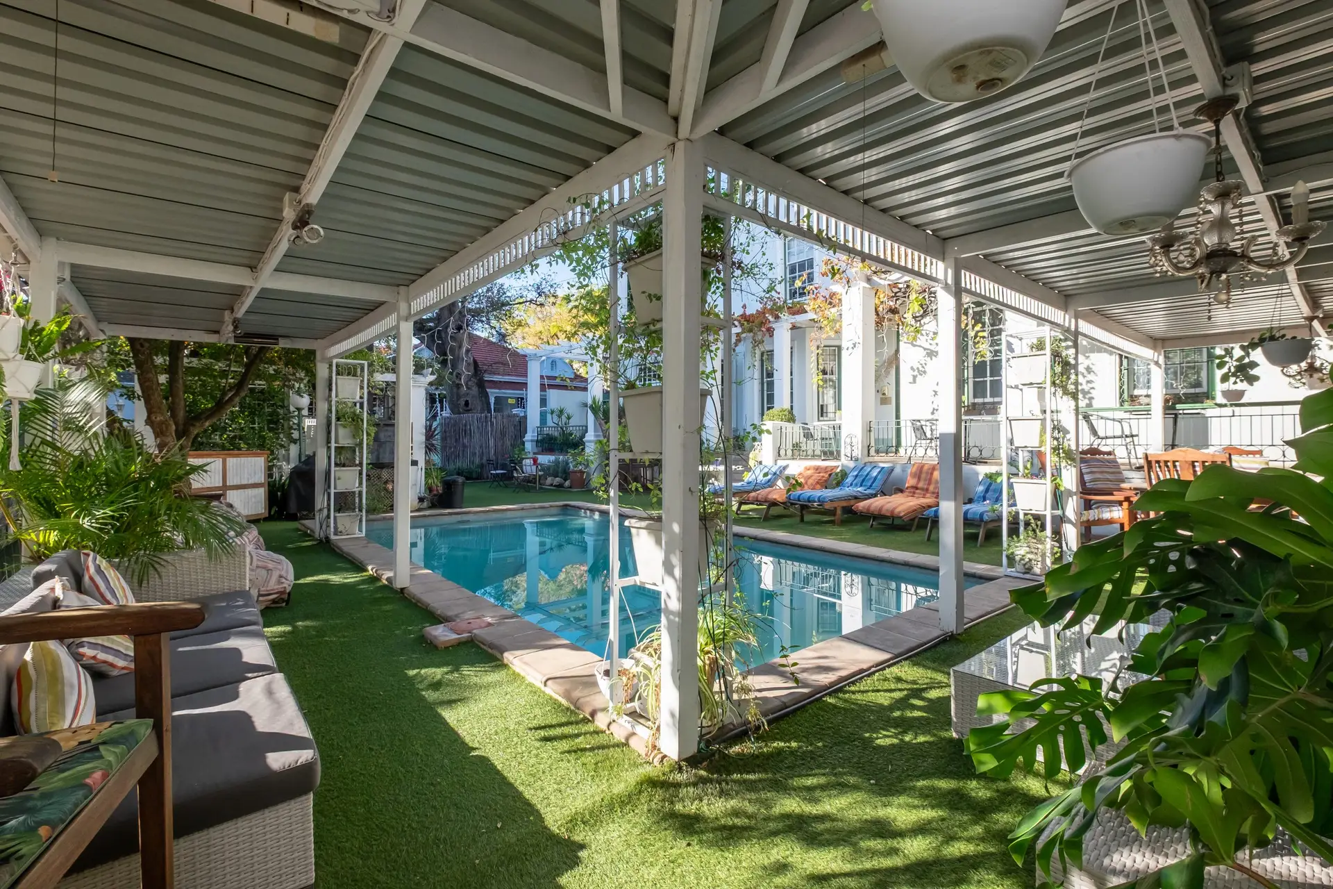 Pool area laze